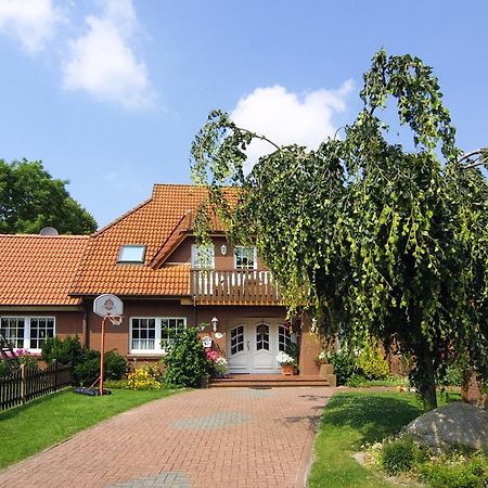 Pension Burggaststaette Heyken Hotel Neuharlingersiel Buitenkant foto