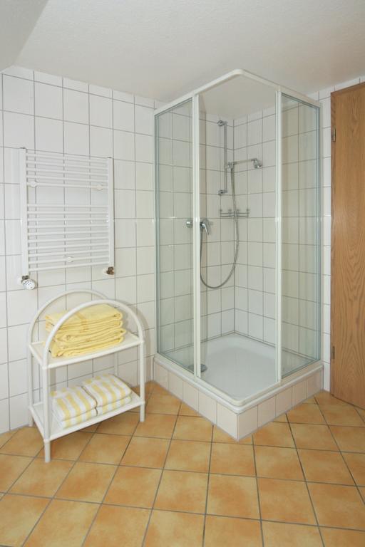 Pension Burggaststaette Heyken Neuharlingersiel Kamer foto
