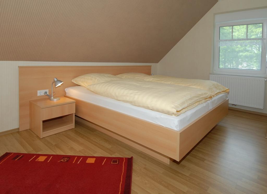 Pension Burggaststaette Heyken Neuharlingersiel Kamer foto
