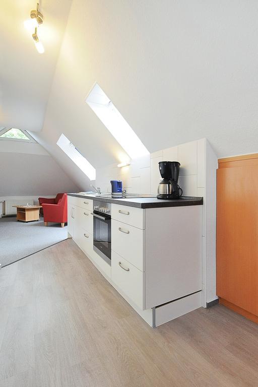 Pension Burggaststaette Heyken Neuharlingersiel Buitenkant foto