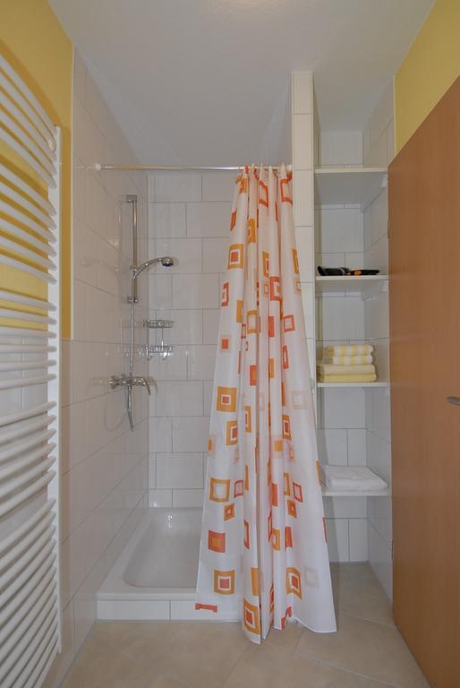 Pension Burggaststaette Heyken Neuharlingersiel Kamer foto
